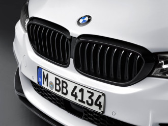 Vášeň z motoršportu v business class.