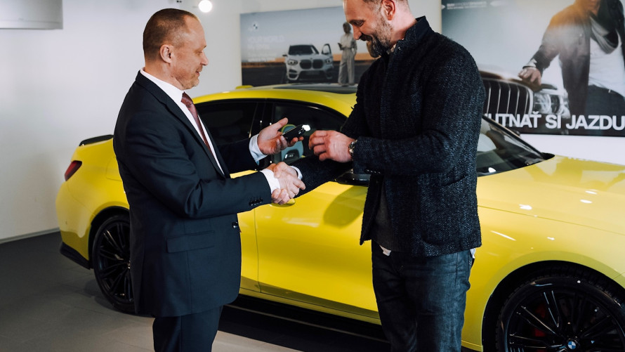 Tomáš Maštalír si prevzal kľúče od BMW M3 Competition M xDrive.