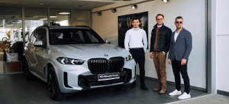 Slávnostné odovzdanie BMW X5 Tomášovi Maštalírovi.