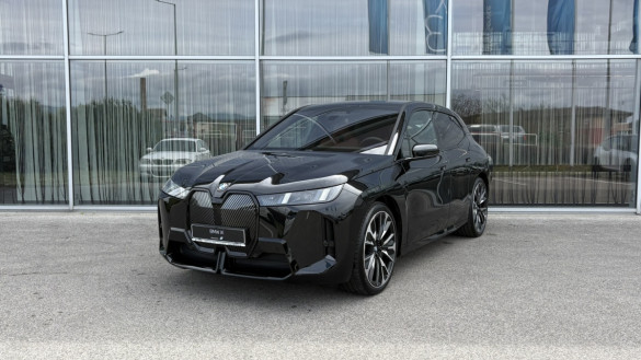 BMW iX xDrive60