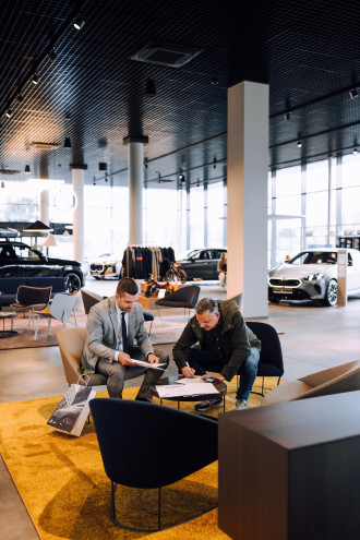 Dano Dangl si prevzal nové BMW M5 v Individual farbe Frozen Deep Grey.