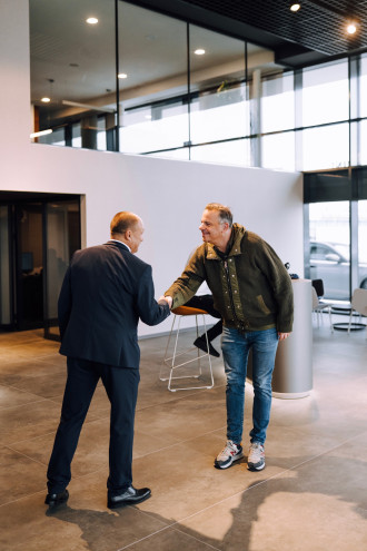 Dano Dangl si prevzal nové BMW M5 v Individual farbe Frozen Deep Grey.