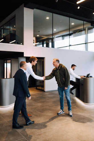 Dano Dangl si prevzal nové BMW M5 v Individual farbe Frozen Deep Grey.