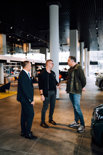 Dano Dangl si prevzal nové BMW M5 v Individual farbe Frozen Deep Grey.