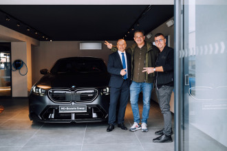 Dano Dangl si prevzal nové BMW M5 v Individual farbe Frozen Deep Grey.